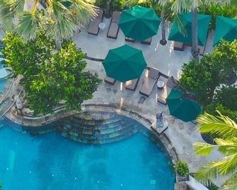 Legian Beach Hotel - Kuta - Pileta