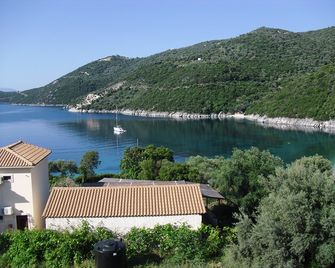 Apagio Apartments - Poros - Outdoors view