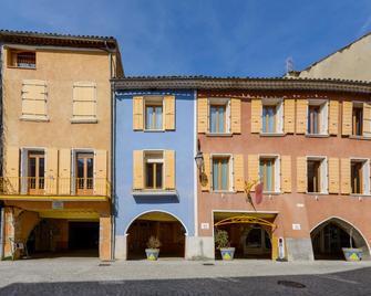 Hotel Les Arcades Le Lion D'or - Buis-les-Baronnies - Building