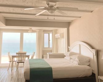 Surf Club Oceanfront Hotel - Rehoboth Beach - Bedroom