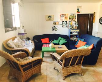 Conviven Albergue Ecocultural - Viñuela - Lounge