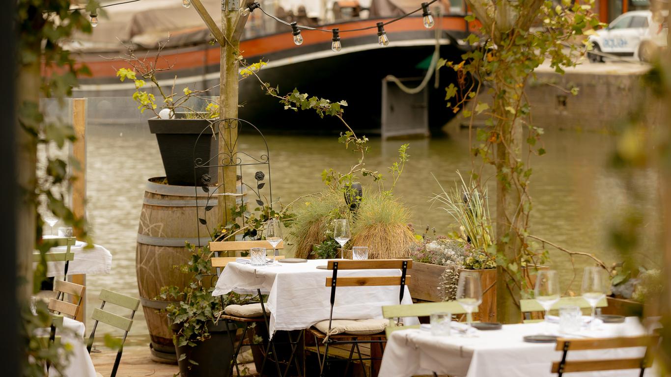 FLOATS by H2OTEL Rotterdam