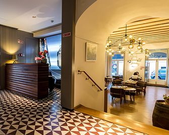 Lisboa Carmo Hotel - Lisboa - Lobi