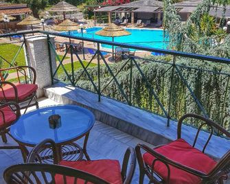 Hotel Kalamitsi Apartments - פרבזה - מרפסת