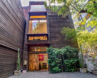 The Treehouse, Bel Air - A Vegan Villa - Los Angeles - Building