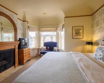 Pacific Grove Inn - Pacific Grove - Bedroom