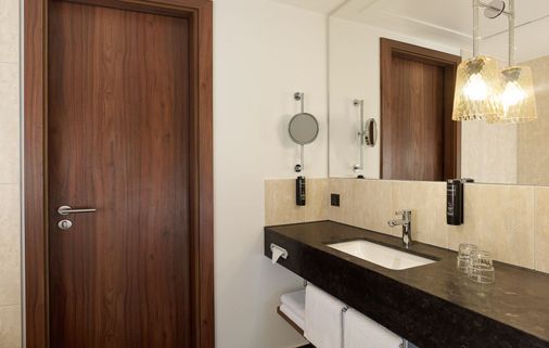 Reichshof Hamburg, Curio Collection by Hilton - Hamburg - Bathroom