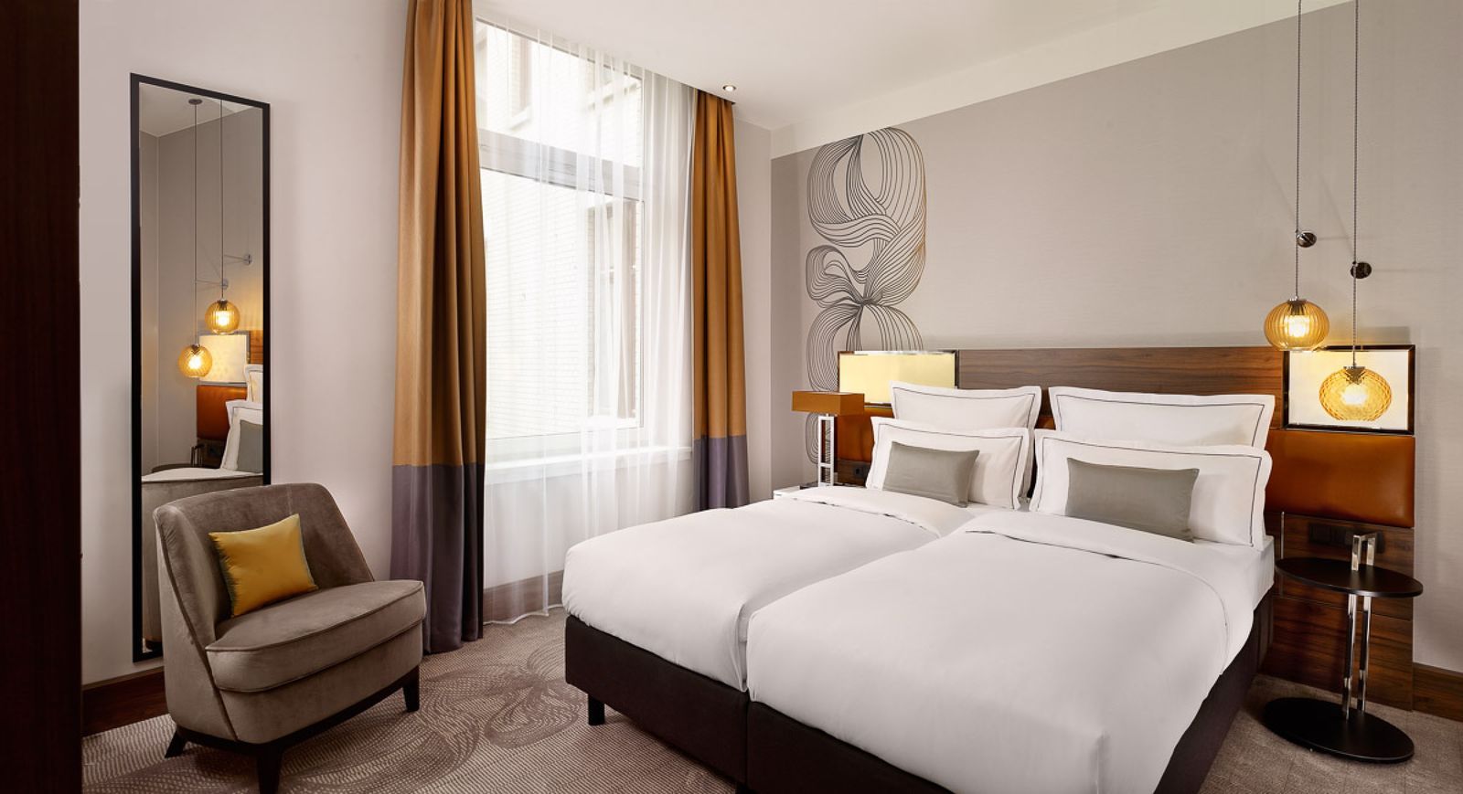 Reichshof Hamburg, Curio Collection by Hilton - Hamburg - Bedroom