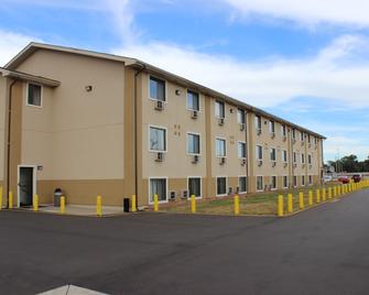 Super 8 by Wyndham Wyoming/Grand Rapids Area - Wyoming - Building