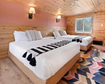 Wolfjaw Lodge - Wilmington - Bedroom