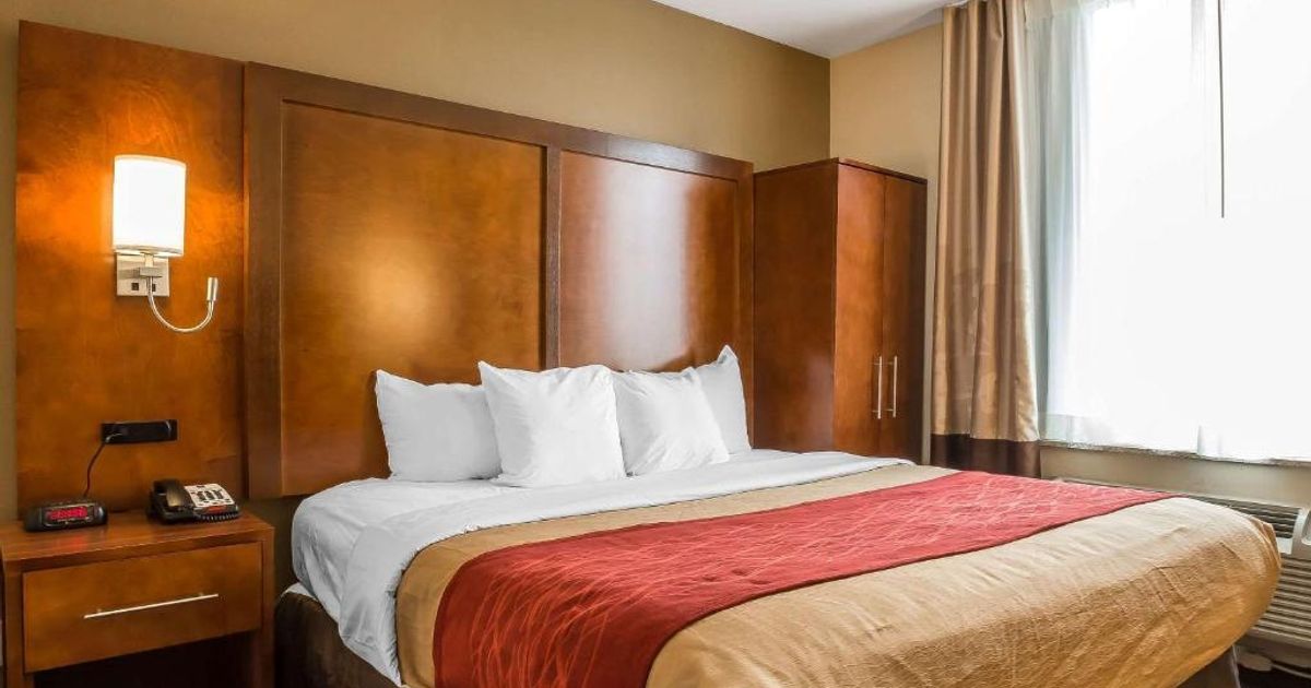 Comfort Inn Staten Island . Staten Island Hotel Deals & Reviews - KAYAK