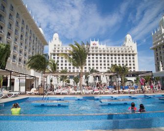 Riu Palace Aruba Hotel - Noord - Piscina