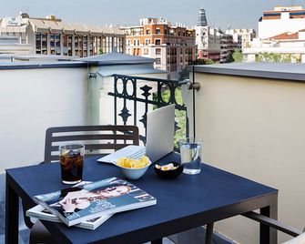 One Shot Luchana - Madrid - Balkon