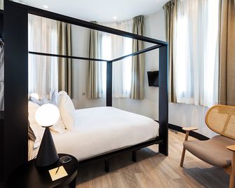 One Shot Luchana - مدريد - غرفة نوم