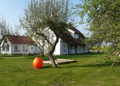 Hotel Pension Garni Schwalbenhof - Klausdorf (Mecklenburg-Vorpommern) - Gebouw