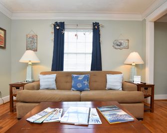 Carolina Beach Inn - Carolina Beach - Living room