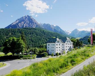 Typically Swiss Hotel Altana - Scuol - Rakennus