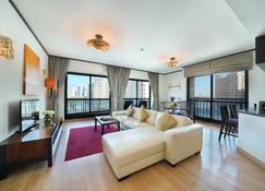Park Apartments Dubai, an Edge By Rotana Hotel - Dubai - Living room