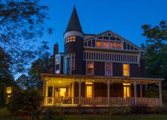 Ivy Lodge Bed & Breakfast - Newport - Κτίριο