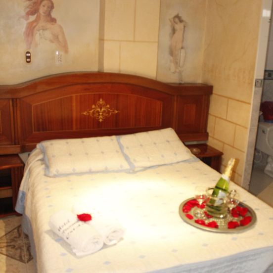 Motel Piramides De Cristal image 1