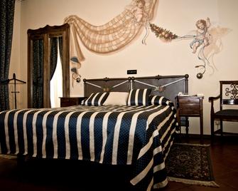 Hotel Regina - Pinerolo - Bedroom