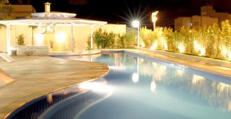 市政廳公寓飯店 - 聖若澤杜斯坎普斯 - 游泳池