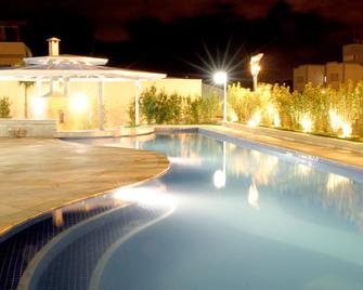 市政廳公寓飯店 - 聖若澤多斯坎波斯 - 游泳池