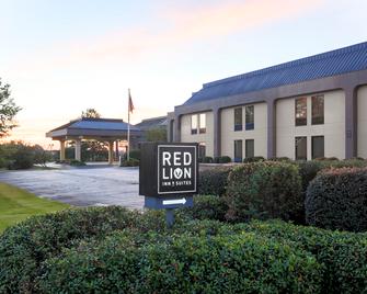 Red Lion Inn & Suites Hattiesburg - Hattiesburg - Building