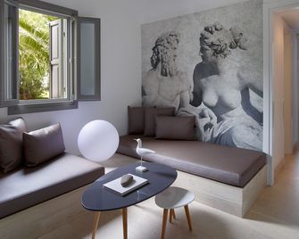 9 موسيز سانتوريني ريزورت - باريسا - غرفة معيشة