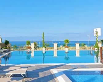 Asia Beach Resort & Spa Hotel - אלניה - חוף