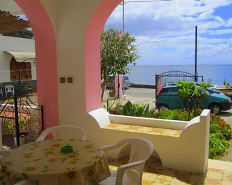 Villa Rosa - Lipari - Patio