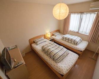 Guesthouse Mintaro Hut - יאמאגאטה - חדר שינה