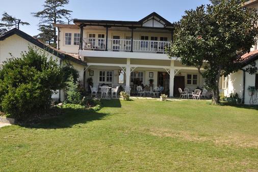Hotel Springfields - Shimla - Building