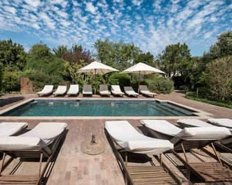Plumwood Boutique Hotel by The Living Journey Collection - Franschhoek - Pool