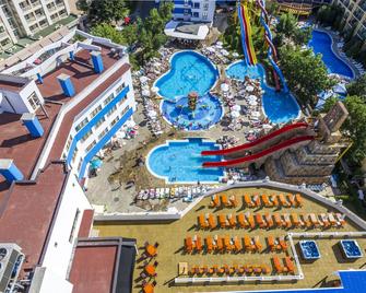 Kuban Resort & Aquapark - 內塞巴爾 - 游泳池