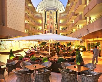 هوتل فلوريدا بارك - سانتا سوسانا - شرفة مرصوفة