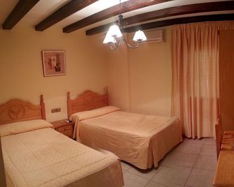Hostal Carlos I - Herrera del Duque - Habitación