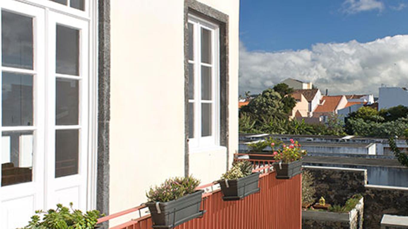 أزوريان أربان لودج