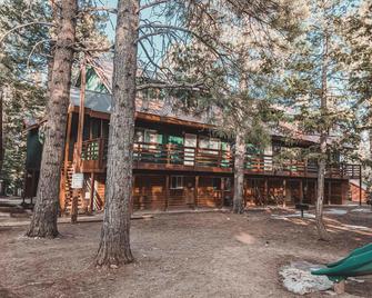 Pinewoods Resort - Duck Creek Village - Building