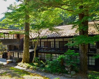 Houshi Onsen Chojukan - Minakami - Building