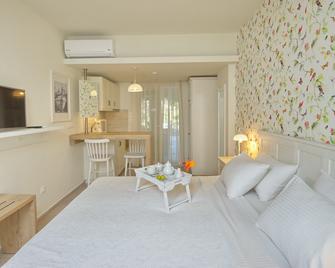 Liadromia Hotel - Patitiri - Bedroom