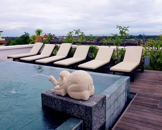 Allia Residence - South Kuta - Piscina