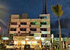 Capital O Zona Dorada Inn - Μαζατλάν - Κτίριο