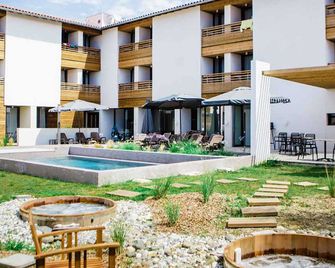 Hotel Restaurant Santiago - إنداي - حوض السباحة