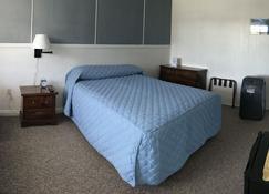 Isleview Motel and Cottages - Trenton - Bedroom