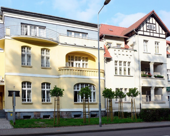 Pensjonat Restauracja Zolty Domek - Szczecinek - Gebäude