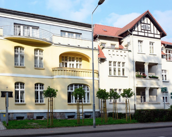 Pensjonat Restauracja Zolty Domek - Szczecinek - Gebouw