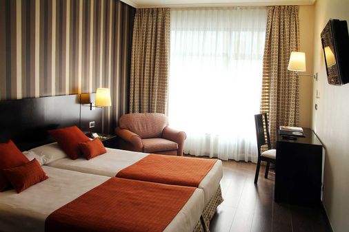 Hotel Conde Duque Bilbao - Bilbao - Bedroom
