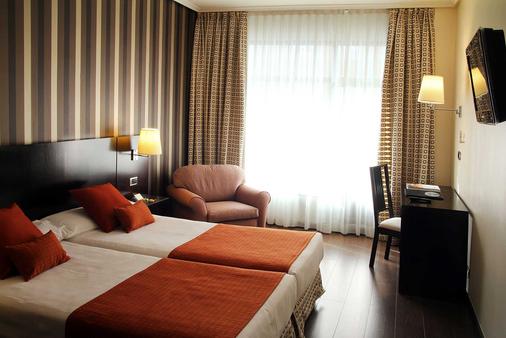 Hotel Conde Duque Bilbao - Bilbao - Bedroom