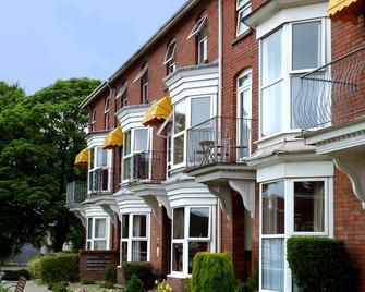 Hurst Dene Aparthotel - Swansea - Building